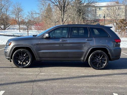 2017 Jeep Grand Cherokee Altitude