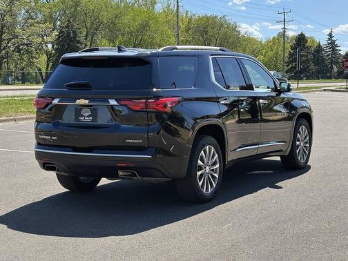 Mosaic Black Metallic 2023 Chevrolet Traverse Premier
