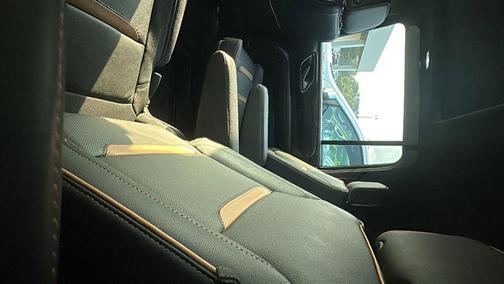 2022 GMC Yukon XL AT4