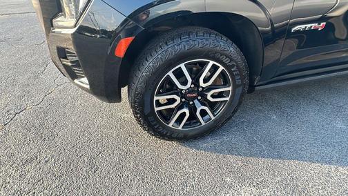 2022 GMC Yukon XL AT4