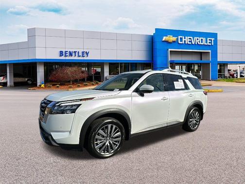 2025 Nissan Pathfinder SL