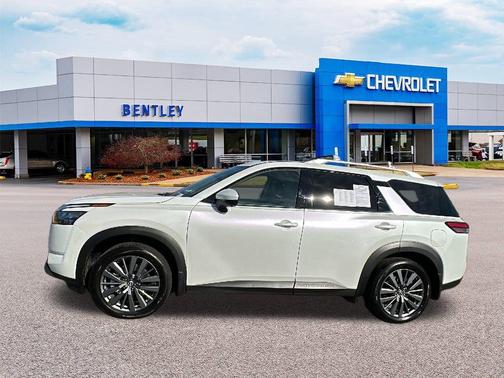 2025 Nissan Pathfinder SL