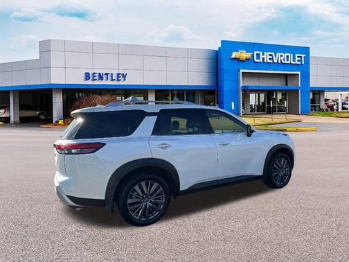 2025 Nissan Pathfinder SL