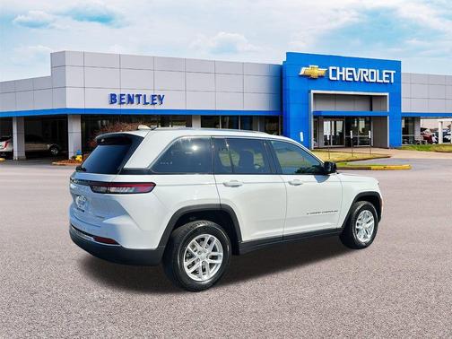 2023 Jeep Grand Cherokee Laredo