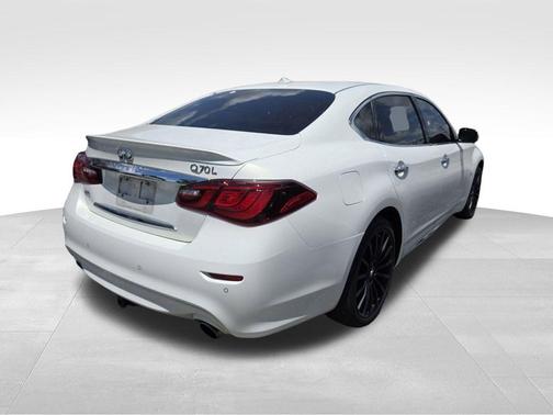 2015 INFINITI Q70L 5.6X