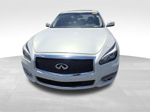 2015 INFINITI Q70L 5.6X