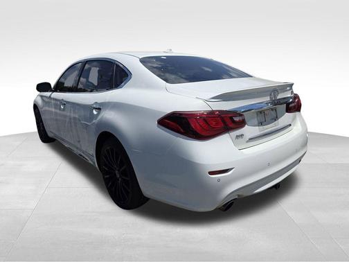 2015 INFINITI Q70L 5.6X