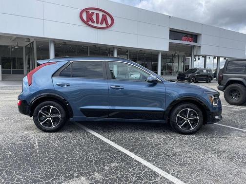 2025 Kia Niro SX
