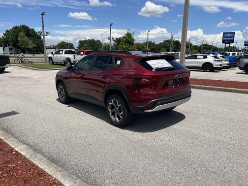2025 Chevrolet Trax LT