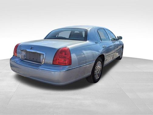 2011 Lincoln Town Car Signature Limited