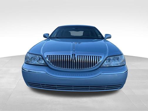 2011 Lincoln Town Car Signature Limited