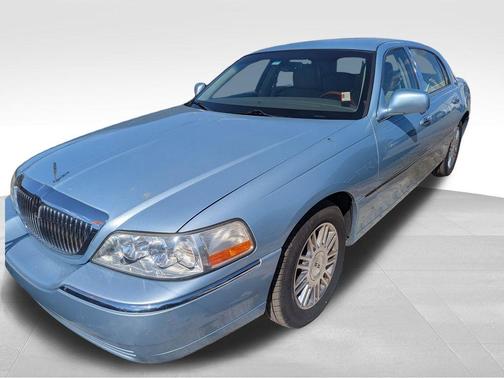 2011 Lincoln Town Car Signature Limited