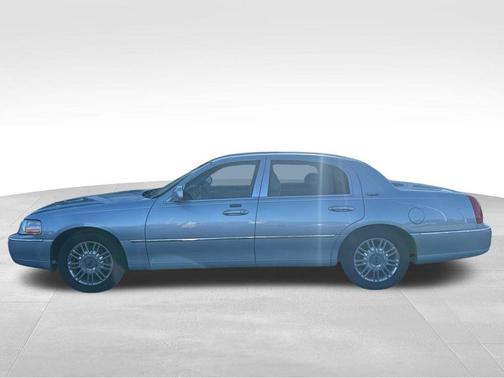 2011 Lincoln Town Car Signature Limited