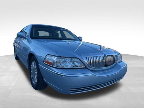 2011 Lincoln Town Car Signature Limited