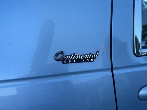 2011 Lincoln Town Car Signature Limited