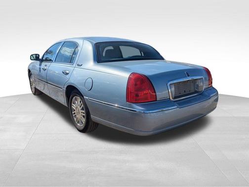 2011 Lincoln Town Car Signature Limited