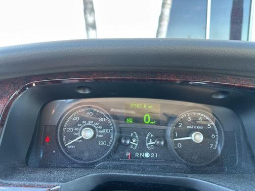 2011 Lincoln Town Car Signature Limited