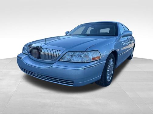 2011 Lincoln Town Car Signature Limited