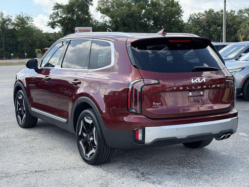 Red 2023 Kia Telluride EX