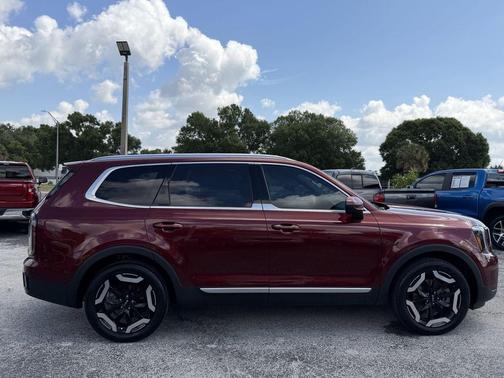 Red 2023 Kia Telluride EX