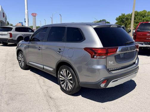 2020 Mitsubishi Outlander ES