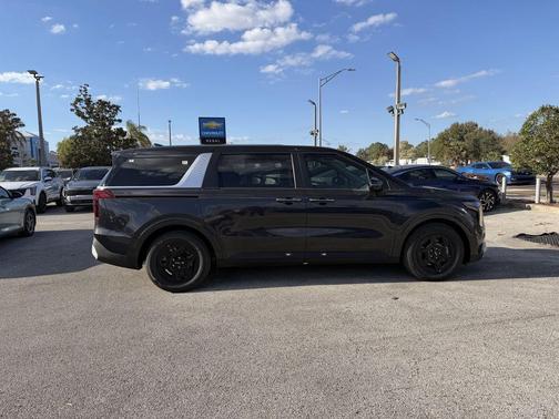 2026 Kia Carnival LX