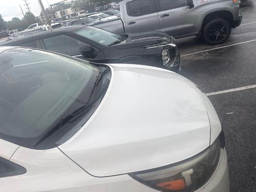Clear White 2018 Kia Sedona LX
