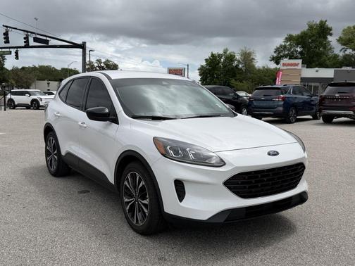 Oxford White 2022 Ford Escape SE
