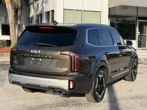 Dark Moss 2024 Kia Telluride EX