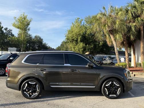Dark Moss 2024 Kia Telluride EX
