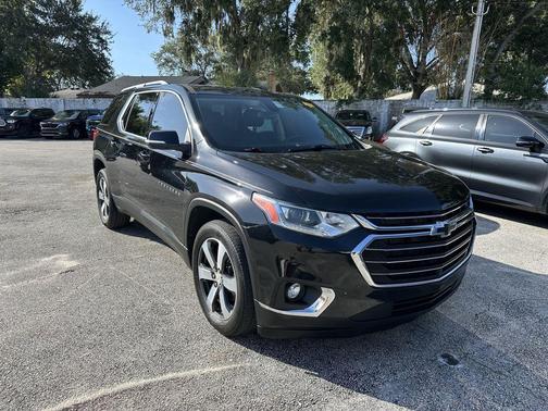 Mosaic Black Metallic 2021 Chevrolet Traverse LT Leather
