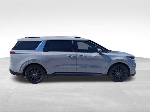 2024 Kia Carnival SX