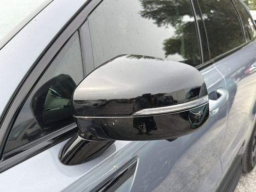 Everlasting Silver 2025 Kia Sorento SX