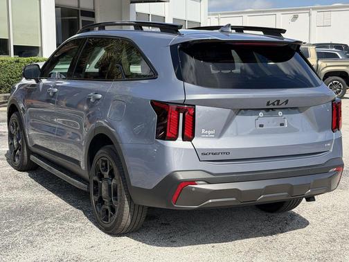 Everlasting Silver 2025 Kia Sorento SX