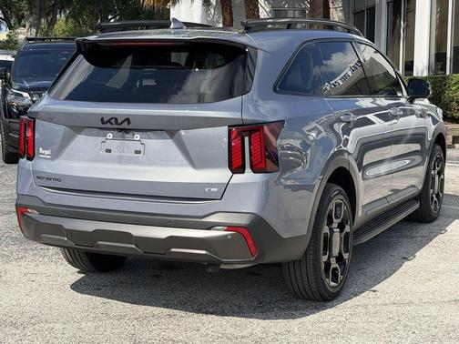 Everlasting Silver 2025 Kia Sorento SX