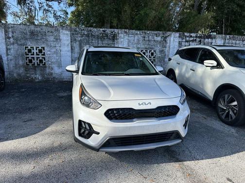 Snow White Pearl 2022 Kia Niro LXS