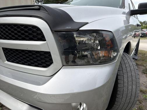 Bright Silver Clearcoat Metallic 2018 RAM 1500 Express