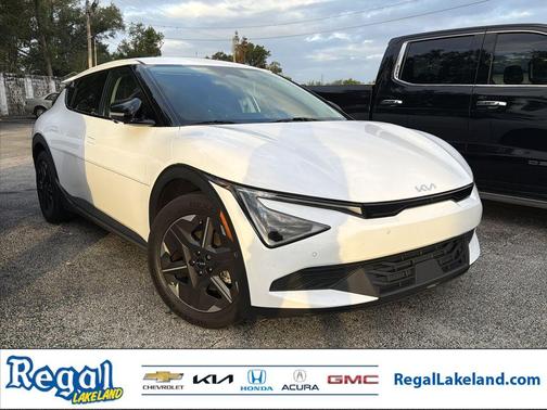 Glacier White Pearl 2025 Kia EV6 Light