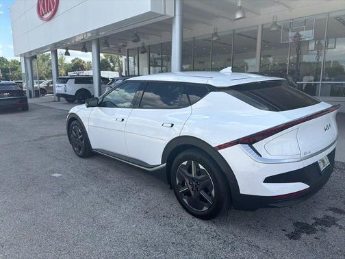 Glacier White Pearl 2025 Kia EV6 Light