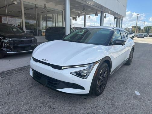 Glacier White Pearl 2025 Kia EV6 Light