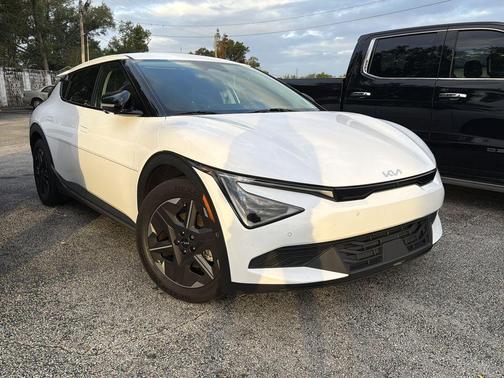 Glacier White Pearl 2025 Kia EV6 Light