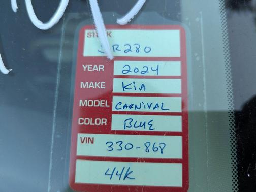 2024 Kia Carnival LX