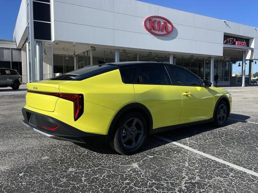 2025 Kia K4 LXS