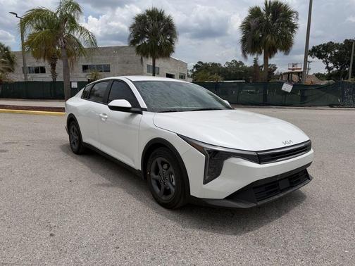 Snow White Pearl 2026 Kia K4 LXS