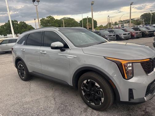 Wolf Gray 2024 Kia Sorento S