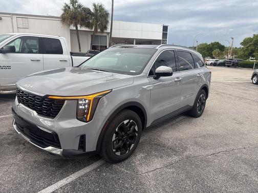Wolf Gray 2024 Kia Sorento S