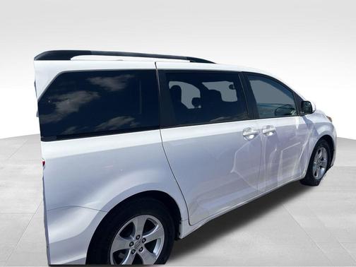 2017 Toyota Sienna L