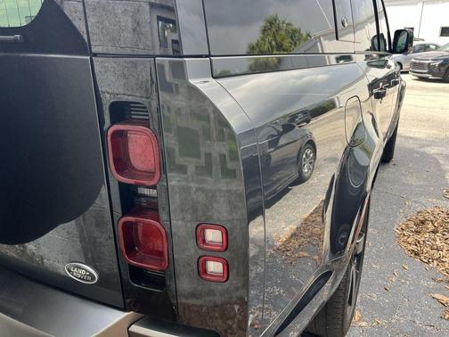 2023 Land Rover Defender X-Dynamic SE