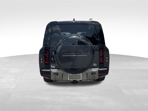 2023 Land Rover Defender X-Dynamic SE