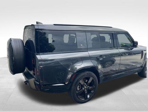 2023 Land Rover Defender X-Dynamic SE